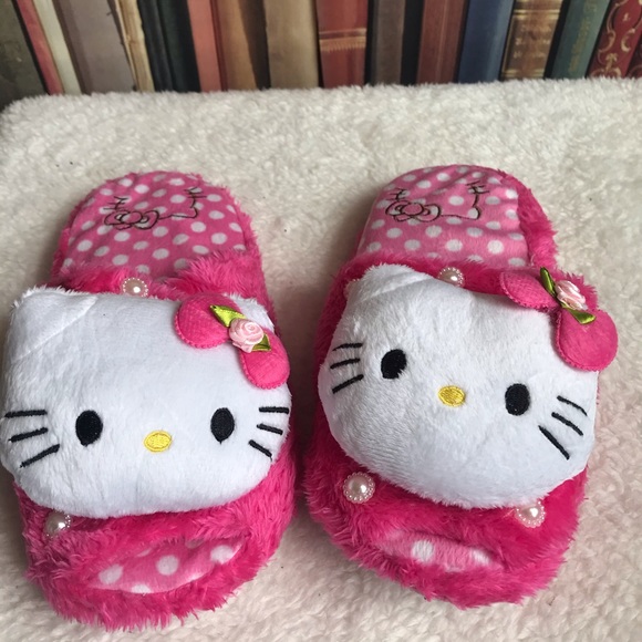 Hello Kitty Shoes - NWOT hello kitty slippers pink